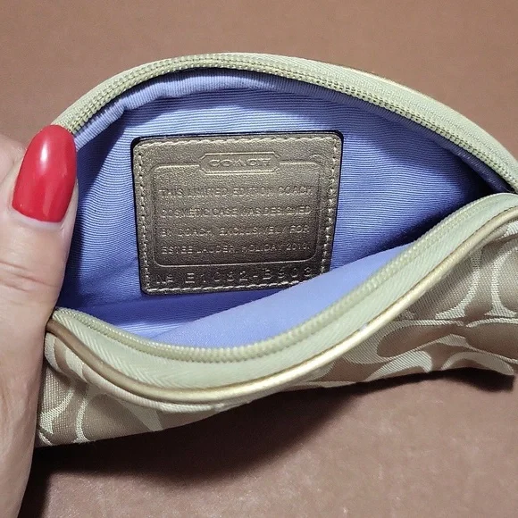 Coach makeup case - Picture 3 of 6